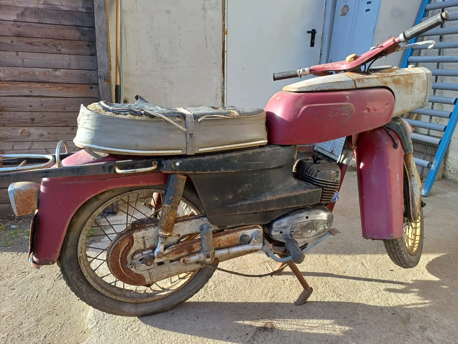 Motocykl Gazela – renowacja i lakierowanie – etap 1